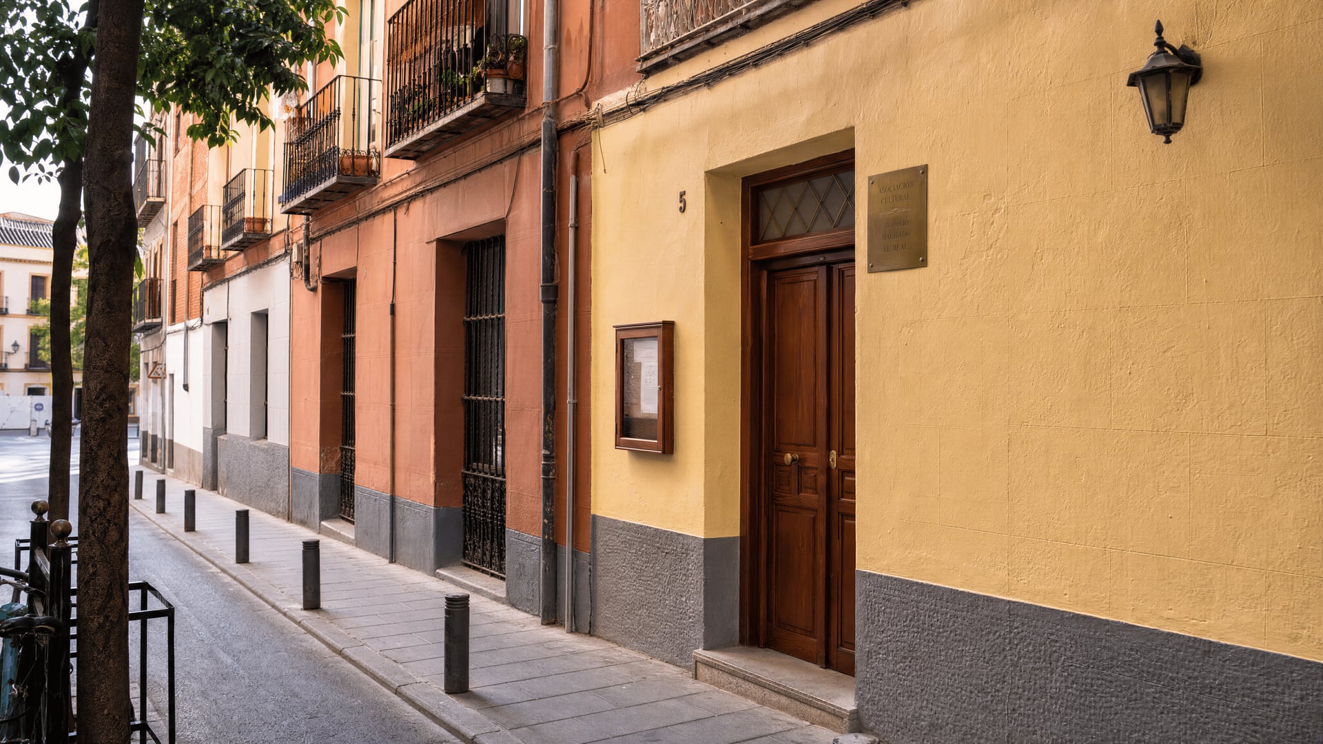 Madrid neighbourhood exterior near a discreet private association entrance