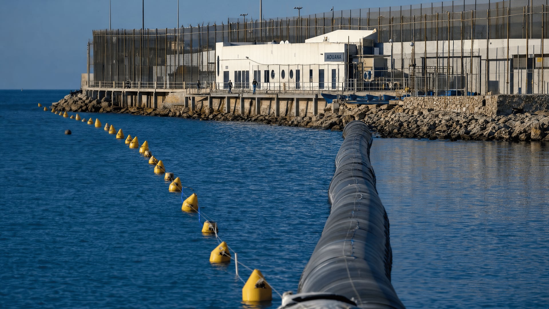 New pneumatic barrier and buoy line installed at Ceuta’s Tarajal maritime border